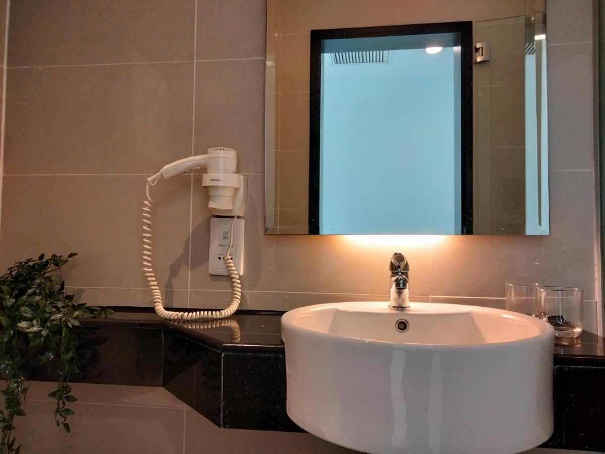 Centrestage Pj By Homebrickz Apartemen Petaling Jaya